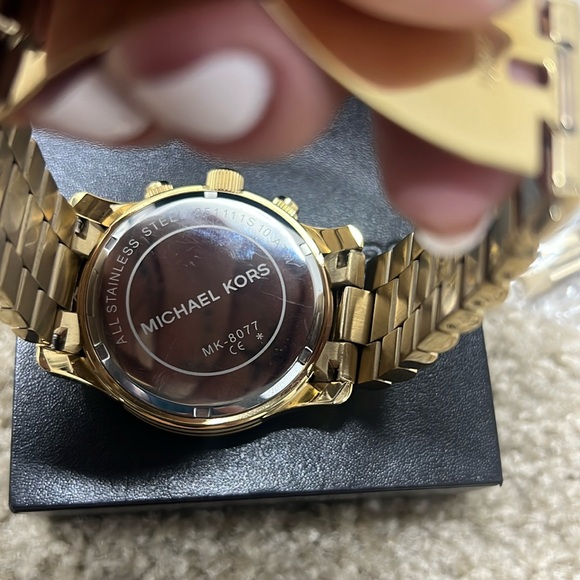 Michael Kors Oversized Slim Runway Gold-Tone
Watch - Picture 7 of 7